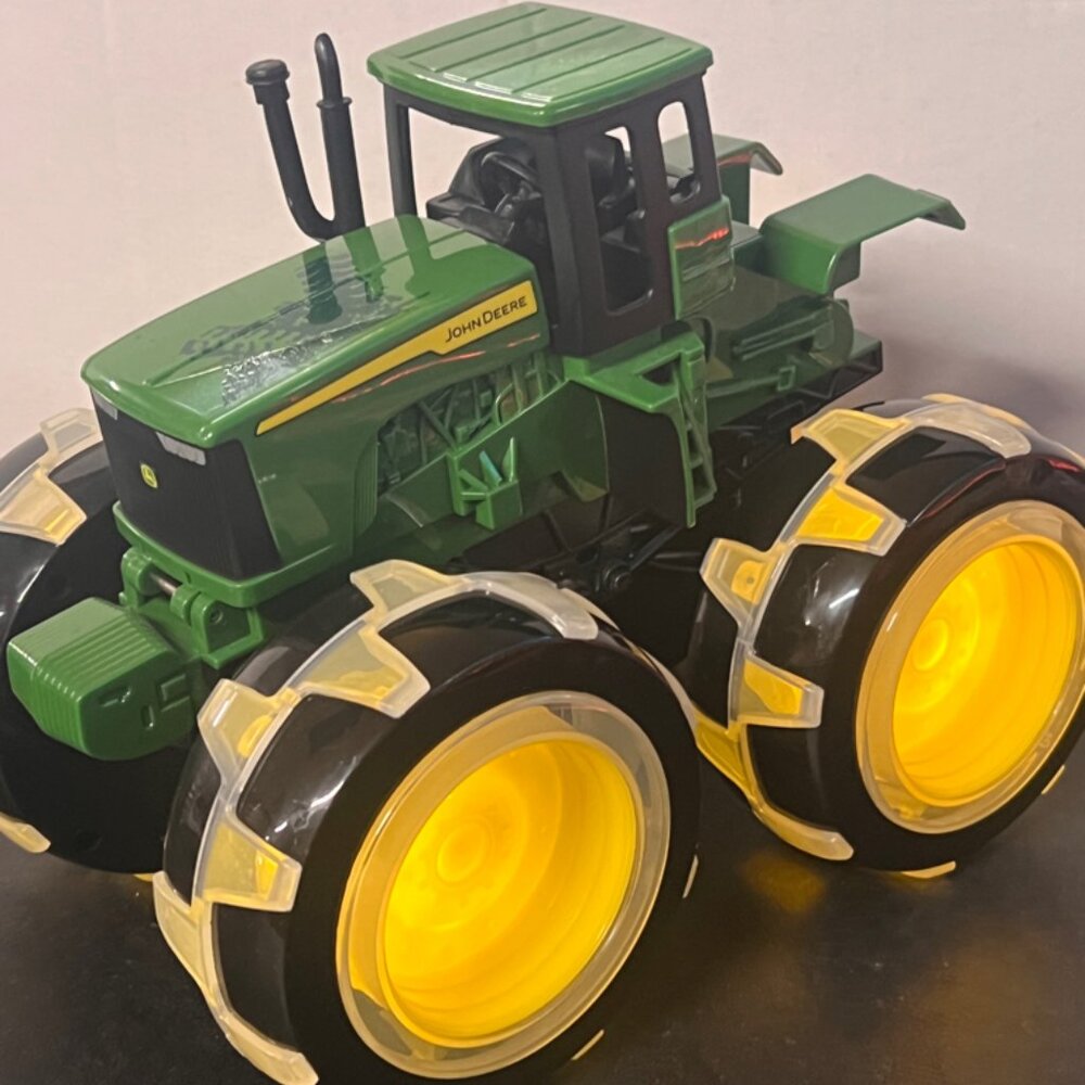 John Deere Light‎ Up Monster Treads Toy Tractor  (Working) (TY1)